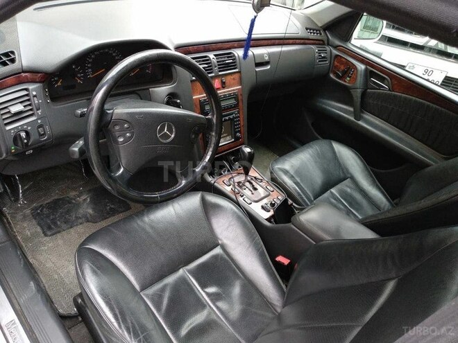 Mercedes E 240 2001, 198,000 km - 2.6 l - Bakı