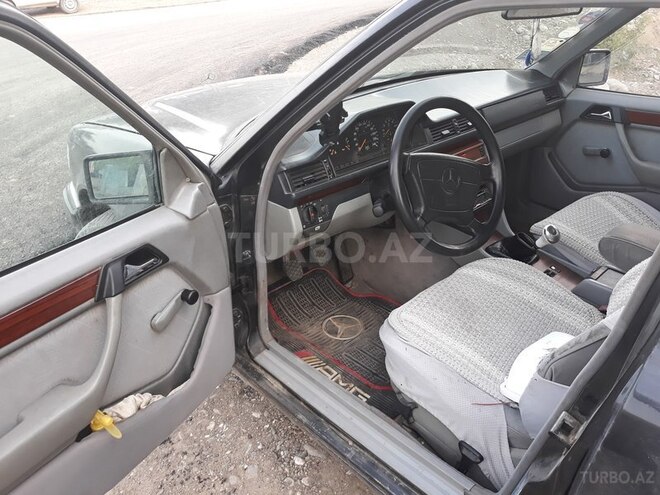 Mercedes E 200 1995, 470,000 km - 0.2 l - Ağcabədi