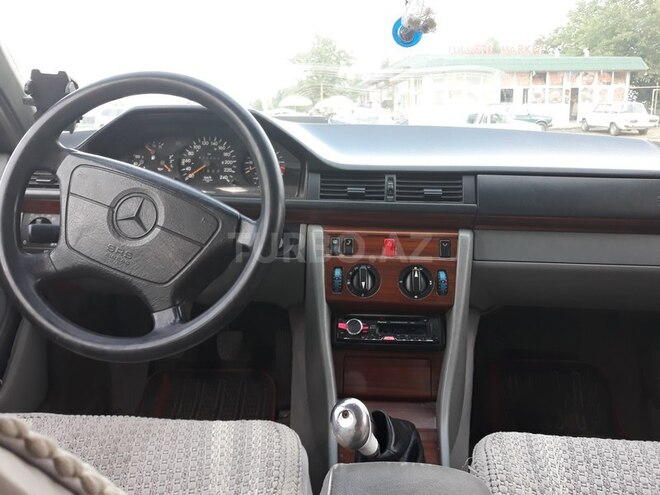 Mercedes E 200 1995, 470,000 km - 0.2 l - Ağcabədi