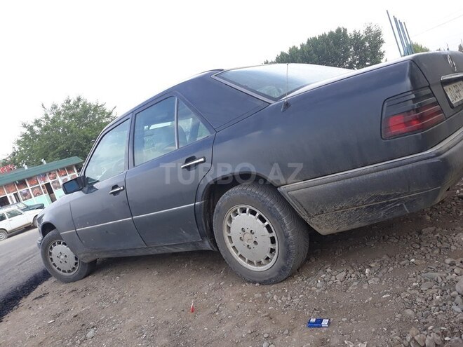 Mercedes E 200 1995, 470,000 km - 0.2 l - Ağcabədi