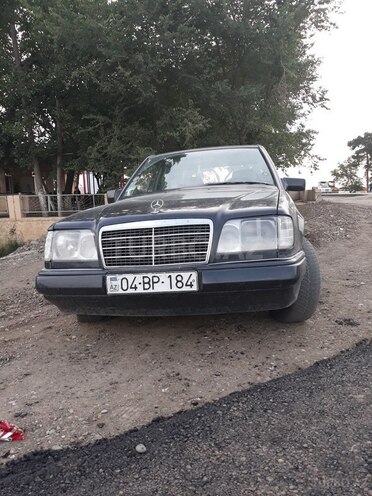 Mercedes E 200 1995, 470,000 km - 0.2 l - Ağcabədi