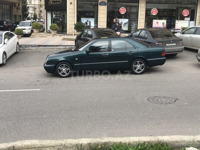 Mercedes E 230 1998, 261,577 km - 2.3 l - Bakı