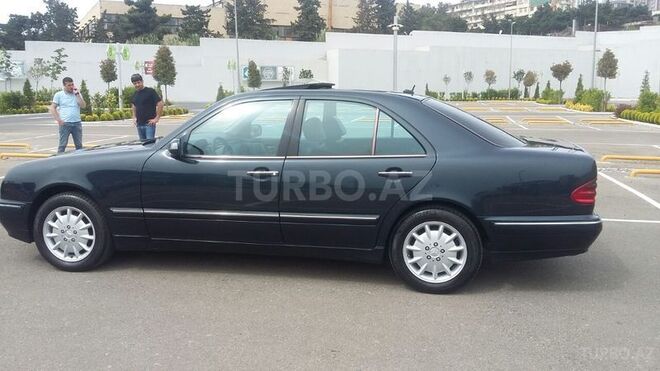 Mercedes E 240 2000, 217,000 km - 2.6 l - Bakı