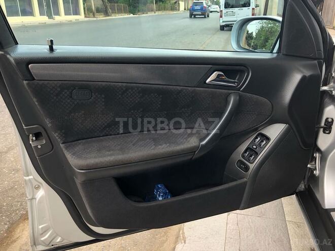 Mercedes C 230 2003, 284,000 km - 2.3 л - Bakı