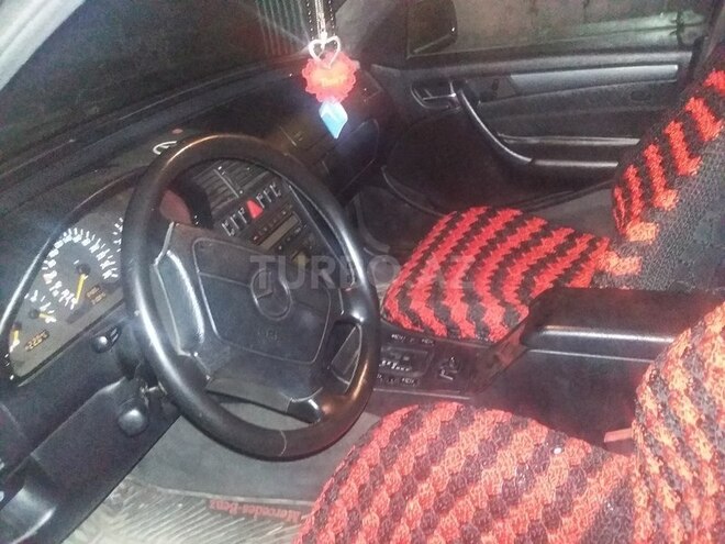 Mercedes C 240 1999, 256,000 km - 2.4 л - Füzuli