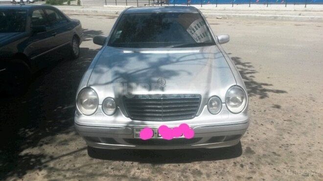 Mercedes E 220 2000, 235,000 km - 0.3 l - Samux