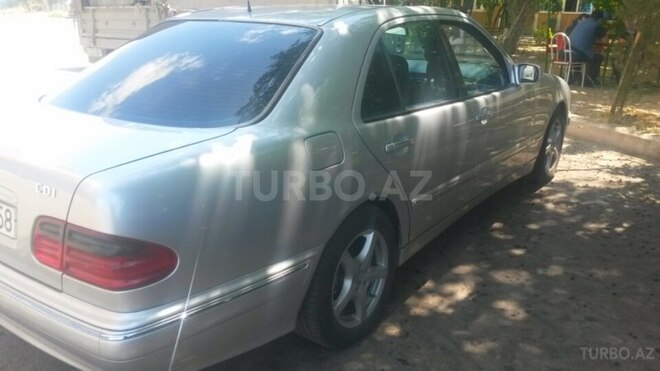 Mercedes E 220 2000, 235,000 km - 0.3 l - Samux