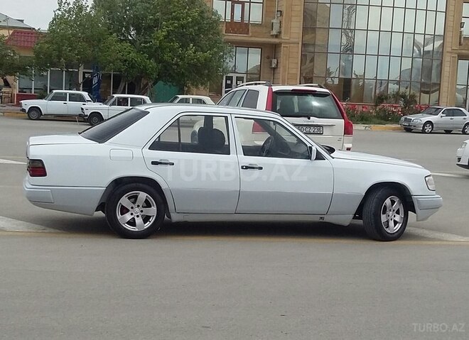 Mercedes E 200 1987, 398,000 km - 2.0 l - Sumqayıt
