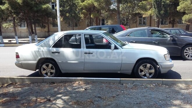Mercedes E 200 1987, 398,000 km - 2.0 l - Sumqayıt