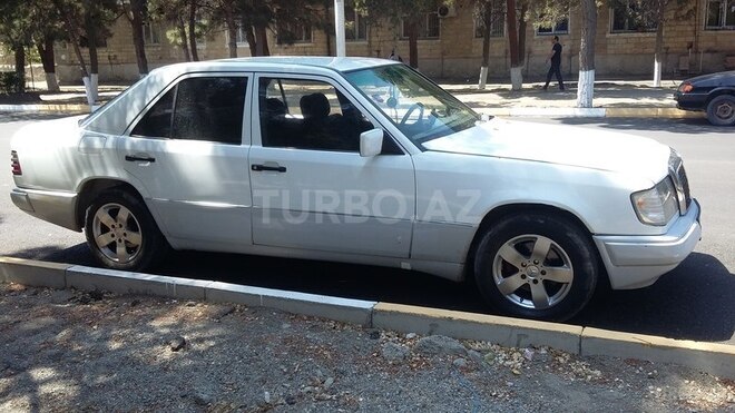 Mercedes E 200 1987, 398,000 km - 2.0 l - Sumqayıt