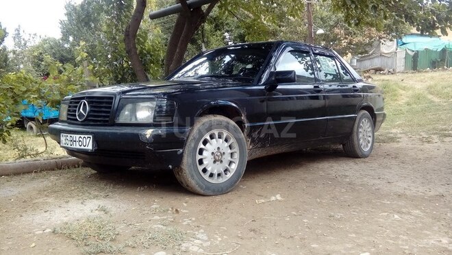 Mercedes 190 1992, 300,000 km - 1.8 l - Qazax
