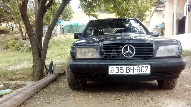Mercedes 190 1992, 300,000 km - 1.8 l - Qazax