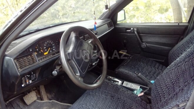 Mercedes 190 1992, 300,000 km - 1.8 l - Qazax