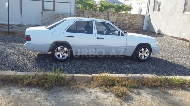 Mercedes E 200 1987, 398,000 km - 2.0 l - Sumqayıt