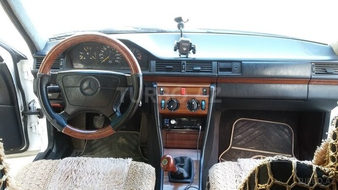 Mercedes E 200 1993, 285,000 km - 2.0 l - Bakı