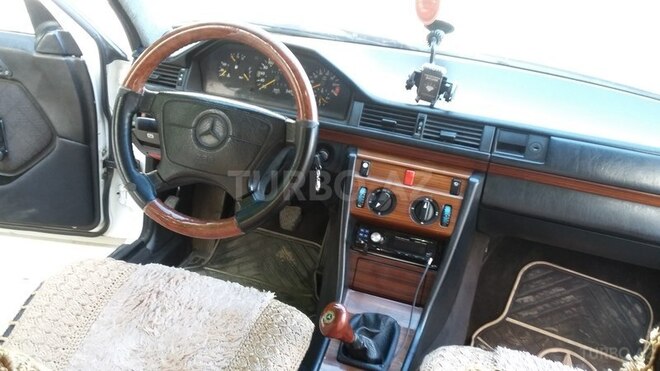 Mercedes E 200 1993, 285,000 km - 2.0 l - Bakı