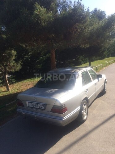 Mercedes E 220 1993, 384,000 km - 0.2 л - Bakı