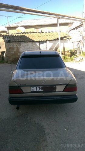 Mercedes E 230 1990, 324,000 km - 2.3 l - Bakı
