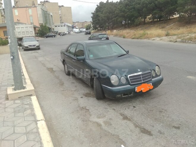 Mercedes E 240 1999, 290,000 km - 2.4 l - Bakı