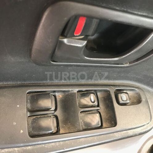 Mitsubishi Pajero 2002, 180,000 km - 0.2 l - Masallı