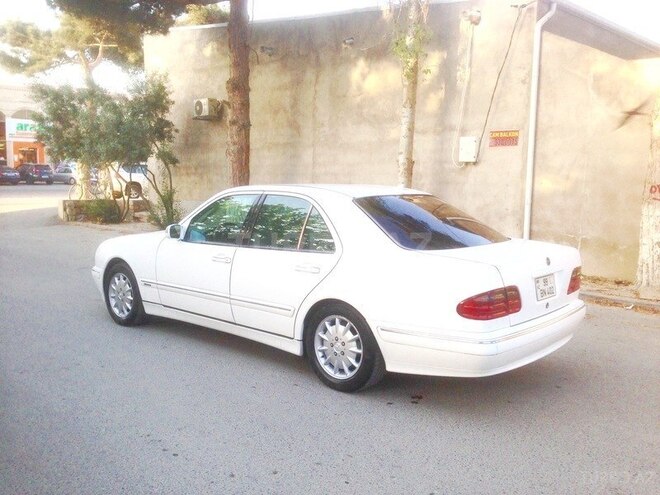 Mercedes E 220 1999, 185,000 km - 2.2 л - Bakı