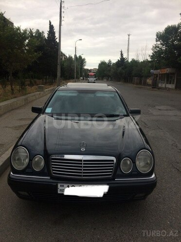 Mercedes E 240 1999, 246,000 km - 2.4 l - Bakı