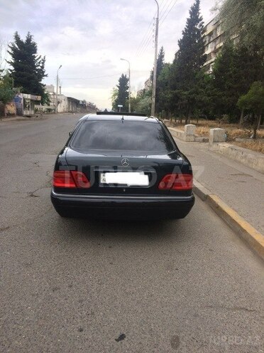 Mercedes E 240 1999, 246,000 km - 2.4 l - Bakı