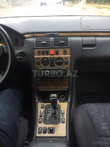 Mercedes E 240 1999, 246,000 km - 2.4 l - Bakı