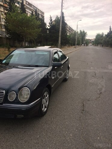 Mercedes E 240 1999, 246,000 km - 2.4 l - Bakı