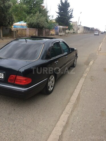 Mercedes E 240 1999, 246,000 km - 2.4 l - Bakı