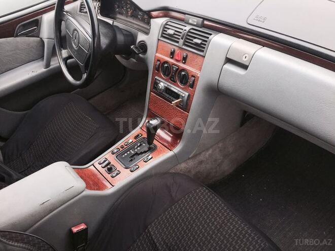 Mercedes E 220 1997, 444,000 km - 2.2 l - Bakı