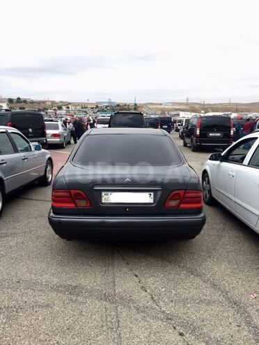 Mercedes E 220 1997, 444,000 km - 2.2 l - Bakı