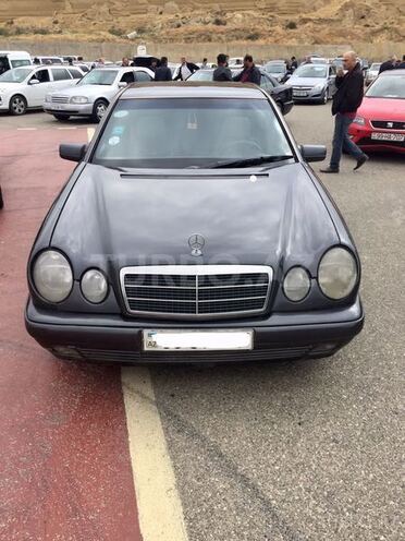Mercedes E 220 1997, 444,000 km - 2.2 l - Bakı