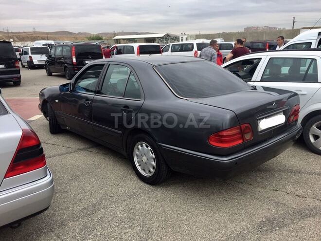 Mercedes E 220 1997, 444,000 km - 2.2 l - Bakı