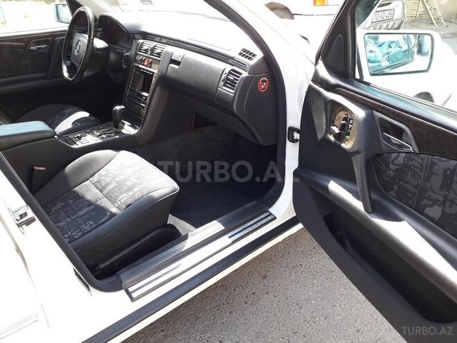 Mercedes E 240 1999, 120,000 km - 2.4 l - Bakı