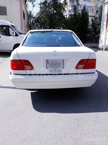 Mercedes E 240 1999, 120,000 km - 2.4 l - Bakı