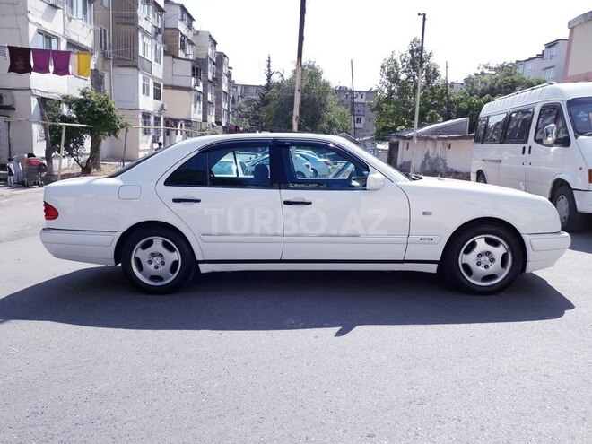Mercedes E 240 1999, 120,000 km - 2.4 l - Bakı