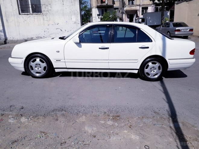 Mercedes E 240 1999, 120,000 km - 2.4 l - Bakı