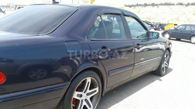 Mercedes E 280 1996, 200,000 km - 2.8 l - Bakı