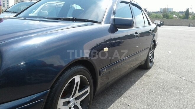 Mercedes E 280 1996, 200,000 km - 2.8 l - Bakı