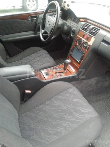 Mercedes E 280 1999, 383,333 km - 2.8 л - Gəncə