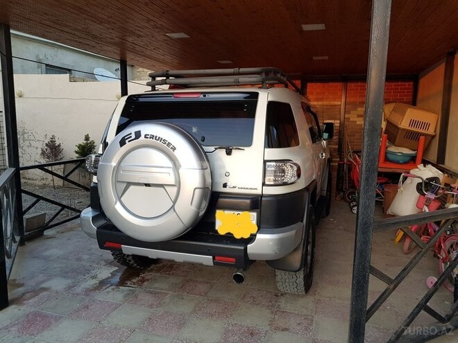 Toyota FJ Cruiser 2011, 153,000 km - 4.0 л - Bakı