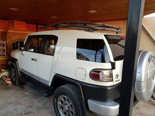 Toyota FJ Cruiser 2011, 153,000 km - 4.0 л - Bakı