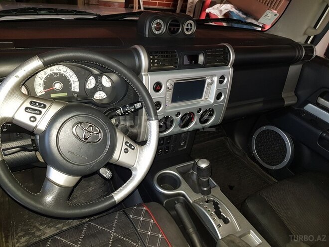 Toyota FJ Cruiser 2011, 153,000 km - 4.0 л - Bakı