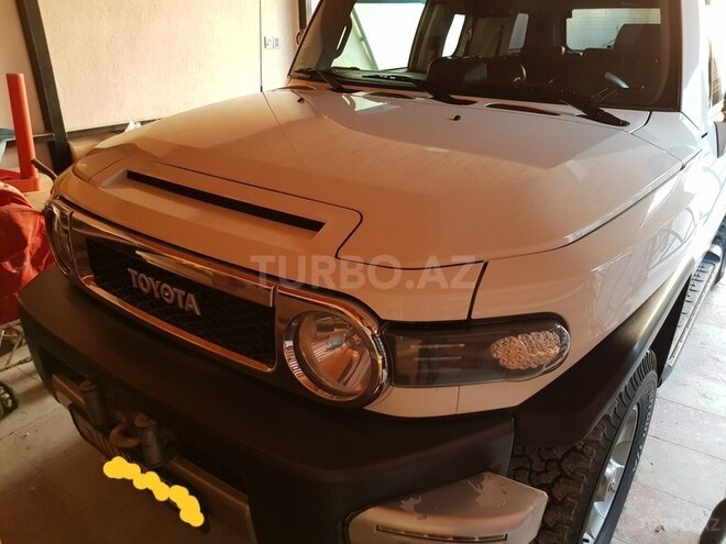 Toyota FJ Cruiser 2011, 153,000 km - 4.0 л - Bakı