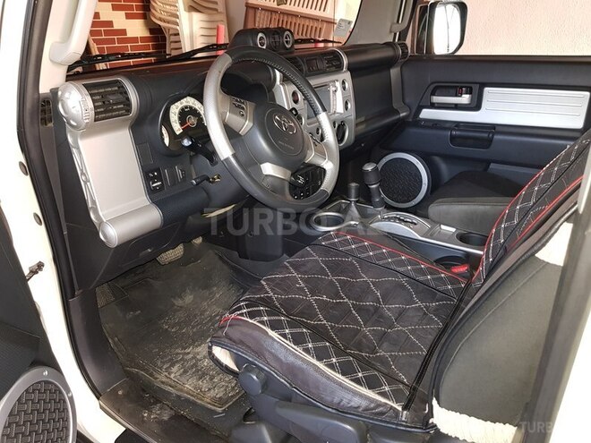Toyota FJ Cruiser 2011, 153,000 km - 4.0 л - Bakı