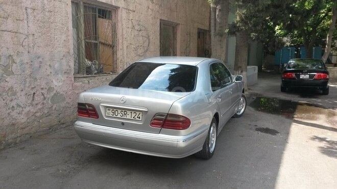 Mercedes E 220 2000, 380,000 km - 2.2 л - Bakı