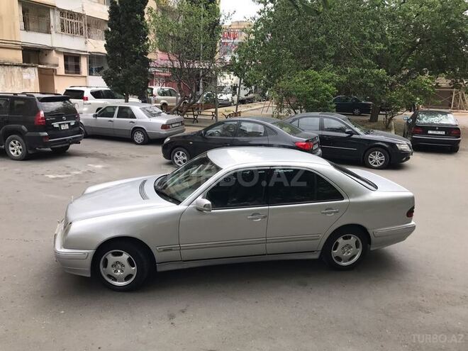 Mercedes E 220 2000, 380,000 km - 2.2 л - Bakı