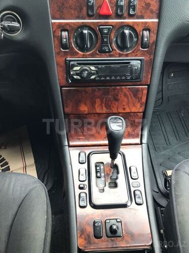 Mercedes E 220 2000, 380,000 km - 2.2 л - Bakı