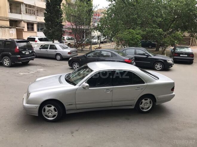 Mercedes E 220 2000, 380,000 km - 2.2 л - Bakı